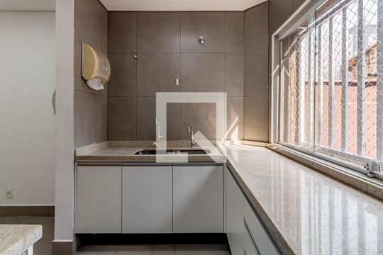 Casa à venda com 5 quartos, 325m² em Pinheiros, São Paulo