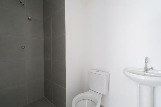 Banheiro  de apartamento para alugar com 1 quarto, 24m² em Barra Funda, São Paulo