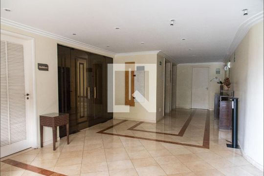 Hall de entrada de apartamento para alugar com 2 quartos, 65m² em Cambuci, São Paulo
