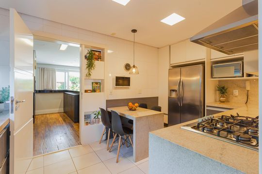 Cozinha de casa de condomínio para alugar com 4 quartos, 311m² em Lomba do Pinheiro, Porto Alegre