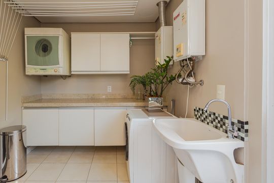 Área de serviço de casa de condomínio para alugar com 4 quartos, 311m² em Lomba do Pinheiro, Porto Alegre
