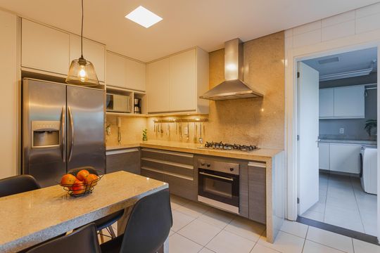 Cozinha de casa de condomínio para alugar com 4 quartos, 311m² em Lomba do Pinheiro, Porto Alegre