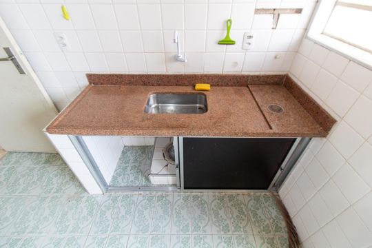 Cozinha de apartamento à venda com 2 quartos, 58m² em Centro, Campinas