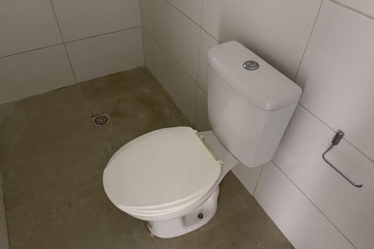 Banheiro de apartamento para alugar com 2 quartos, 60m² em Vila Mathias, Santos