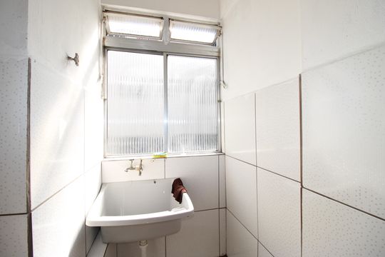 Área de Serviço de apartamento para alugar com 2 quartos, 47m² em Conjunto Residencial José Bonifácio, São Paulo