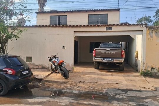 Garagem de casa à venda com 2 quartos, 500m² em Taguatinga , Brasília
