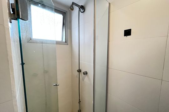 Banheiro da Suíte 1 de apartamento para alugar com 2 quartos, 80m² em Barra da Tijuca, Rio de Janeiro