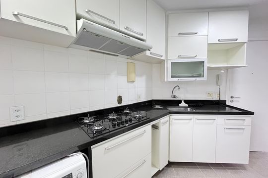 Cozinha de apartamento para alugar com 2 quartos, 80m² em Barra da Tijuca, Rio de Janeiro