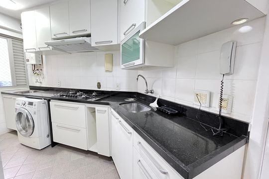 Cozinha de apartamento para alugar com 2 quartos, 80m² em Barra da Tijuca, Rio de Janeiro
