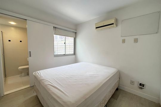 Quarto Suíte 1 de apartamento para alugar com 2 quartos, 80m² em Barra da Tijuca, Rio de Janeiro