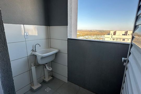 Área de serviço de apartamento para alugar com 2 quartos, 47m² em Jardim Inconfidencia, Uberlândia