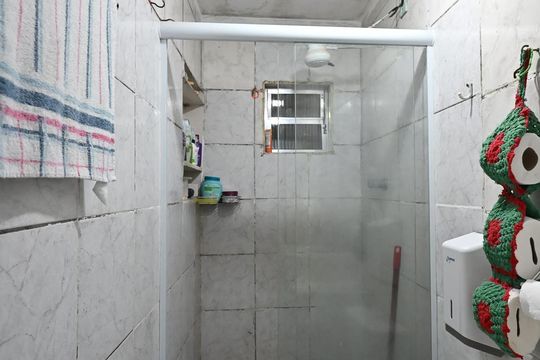 Banheiro de casa à venda com 2 quartos, 60m² em Paraisópolis, São Paulo