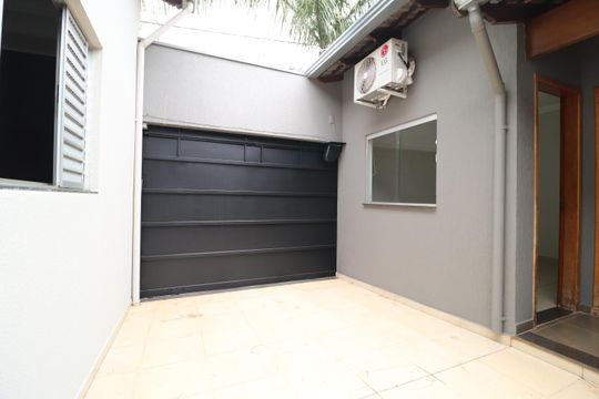Garagem 2 de casa para alugar com 4 quartos, 188m² em Alto Umuarama, Uberlândia