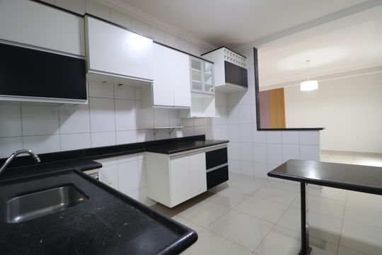 Cozinha de casa para alugar com 4 quartos, 188m² em Alto Umuarama, Uberlândia