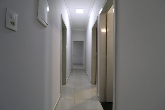 Corredor de casa para alugar com 4 quartos, 188m² em Alto Umuarama, Uberlândia