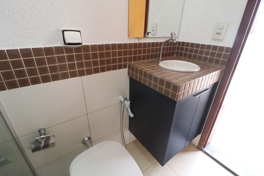 Banheiro da varanda de casa para alugar com 4 quartos, 188m² em Alto Umuarama, Uberlândia
