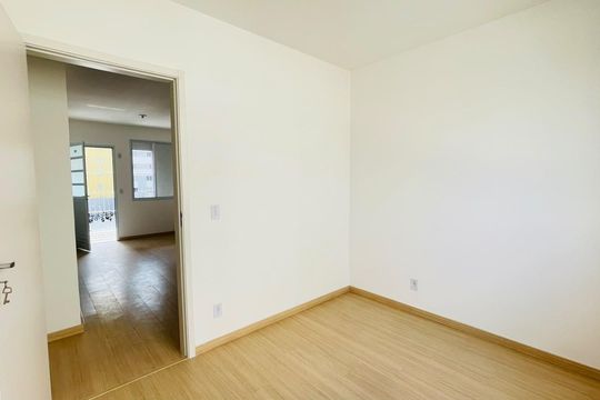 Quarto de apartamento para alugar com 2 quartos, 43m² em Jardim Sao Luiz, Embu das Artes