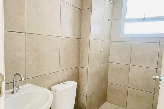Banheiro de apartamento para alugar com 2 quartos, 43m² em Jardim Sao Luiz, Embu das Artes