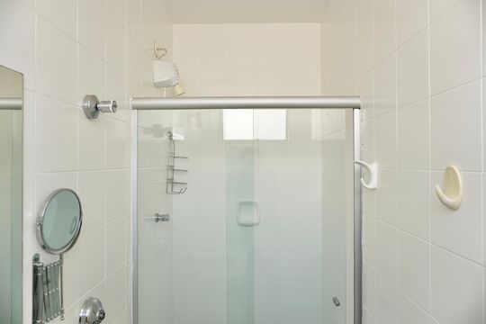 Suíte - Banheiro  de apartamento para alugar com 2 quartos, 72m² em Sion, Belo Horizonte