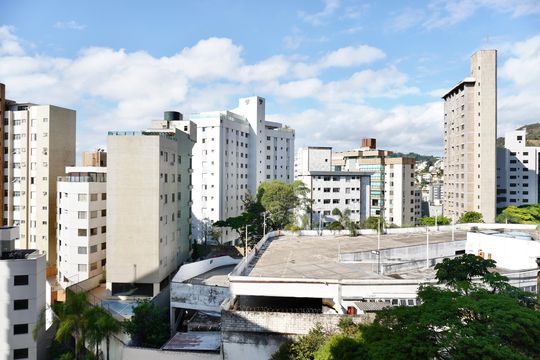 Vista  de apartamento para alugar com 2 quartos, 72m² em Sion, Belo Horizonte