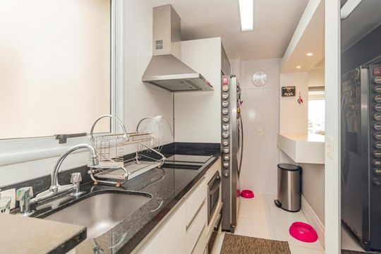 Cozinha de apartamento para alugar com 2 quartos, 73m² em Jardim Lindóia, Porto Alegre