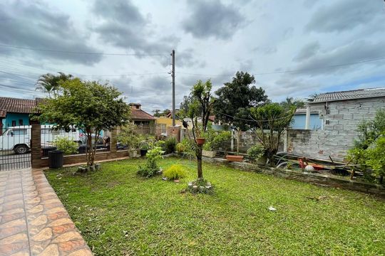 Área externa de casa à venda com 3 quartos, 70m² em Feitoria, São Leopoldo