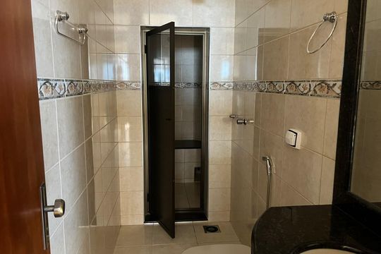 Banheiro de apartamento para alugar com 3 quartos, 201m² em Santa Mônica, Uberlândia