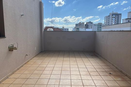 Área externa de apartamento para alugar com 3 quartos, 201m² em Santa Mônica, Uberlândia