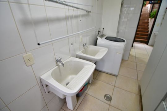 Área de Serviço de casa de condomínio à venda com 3 quartos, 238m² em Jardim das Paineiras, Campinas