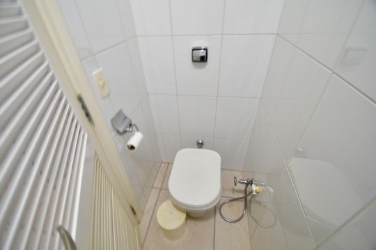Banheiro de serviço de casa de condomínio à venda com 3 quartos, 238m² em Jardim das Paineiras, Campinas