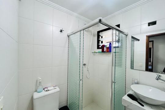 Banheiro de apartamento à venda com 3 quartos, 96m² em Vila Valparaíso, Santo André