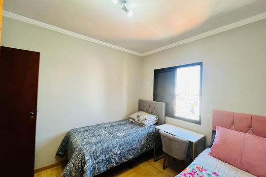 Quarto de apartamento à venda com 3 quartos, 96m² em Vila Valparaíso, Santo André