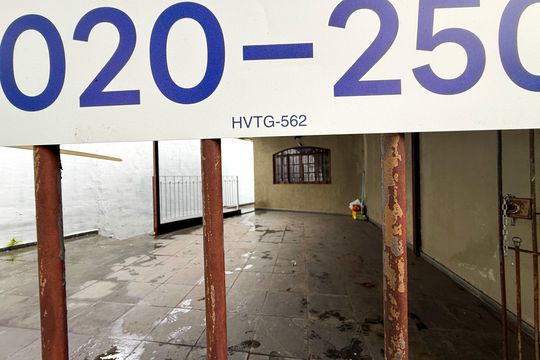 Plaquinha GRANDE instalada dia 23 de setembro de 2026. Código da plaquinha HVTG-562 de casa para alugar com 3 quartos, 60m² em Vila Mirante, São Paulo