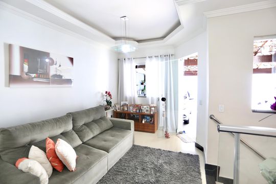 Sala de casa à venda com 3 quartos, 180m² em Europa, Contagem