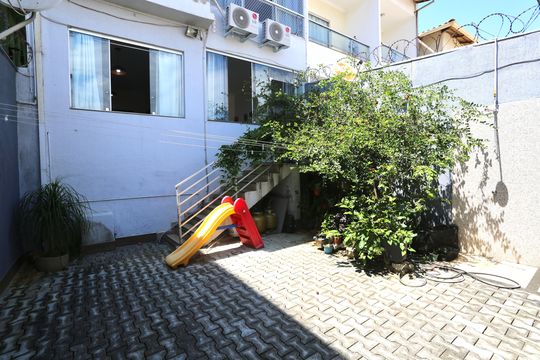 Quintal de casa à venda com 3 quartos, 180m² em Europa, Contagem