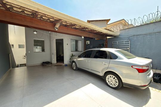 Garagem de casa à venda com 3 quartos, 180m² em Europa, Contagem