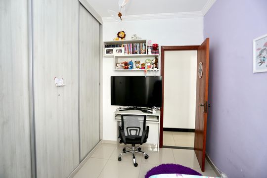 Quarto 2 de casa à venda com 3 quartos, 180m² em Europa, Contagem