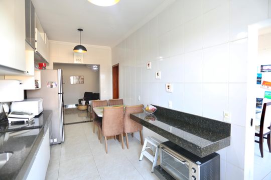 Cozinha e Área de Serviço de casa à venda com 3 quartos, 180m² em Europa, Contagem