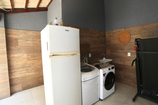 Cozinha e Área de Serviço de casa à venda com 3 quartos, 180m² em Europa, Contagem