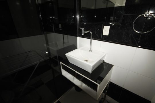 banheiro de apartamento à venda com 1 quarto, 70m² em Santo Agostinho, Belo Horizonte