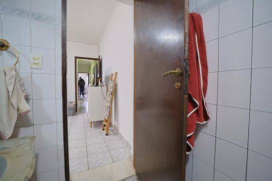 Banheiro do Quarto 1 de casa à venda com 3 quartos, 160m² em Jardim Eliane, São Paulo