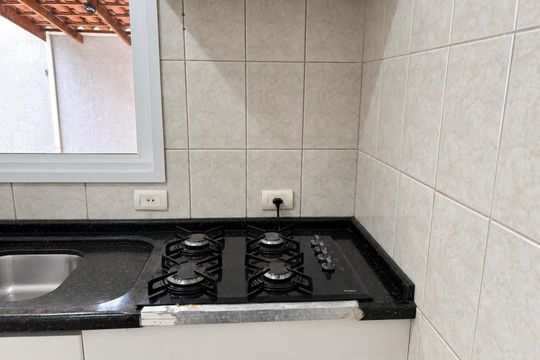 Cozinha de casa de condomínio para alugar com 3 quartos, 80m² em Novo Mundo, Curitiba