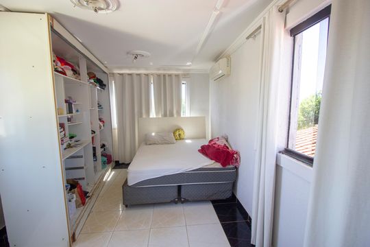 Casa de Condomínio para alugar com 4 quartos, 240m² em Setor Habitacional Arniqueira, Brasília
