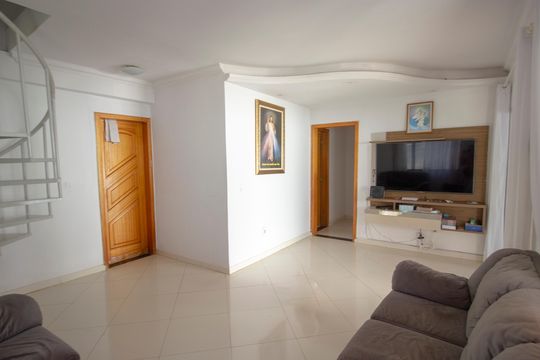 Casa de Condomínio para alugar com 4 quartos, 240m² em Setor Habitacional Arniqueira, Brasília