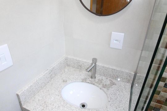 Banheiro de kitnet/studio para alugar com 1 quarto, 26m² em Vila Maria, São José dos Campos