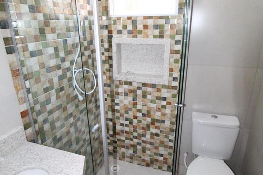 Banheiro de kitnet/studio para alugar com 1 quarto, 26m² em Vila Maria, São José dos Campos