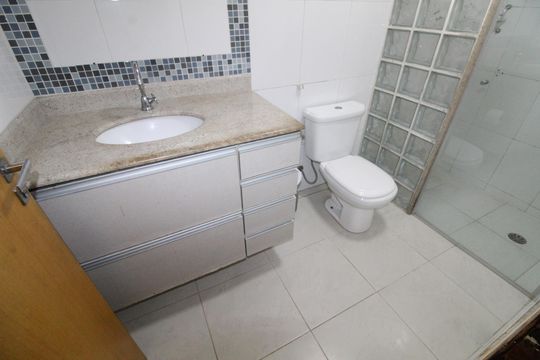 Banheiro de kitnet/studio para alugar com 1 quarto, 26m² em Vila Maria, São José dos Campos