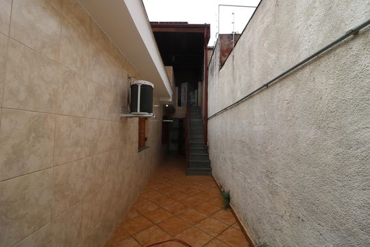 Corredor de casa à venda com 2 quartos, 150m² em Vila Central, São Paulo