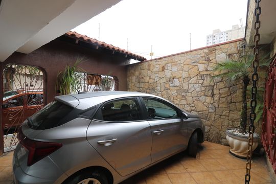Garagem de casa à venda com 2 quartos, 150m² em Vila Central, São Paulo