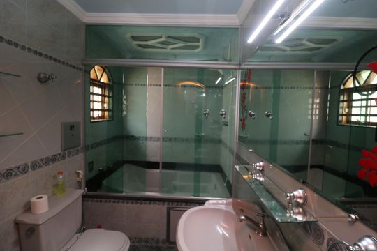 Banheiro da Suíte de casa à venda com 2 quartos, 150m² em Vila Central, São Paulo